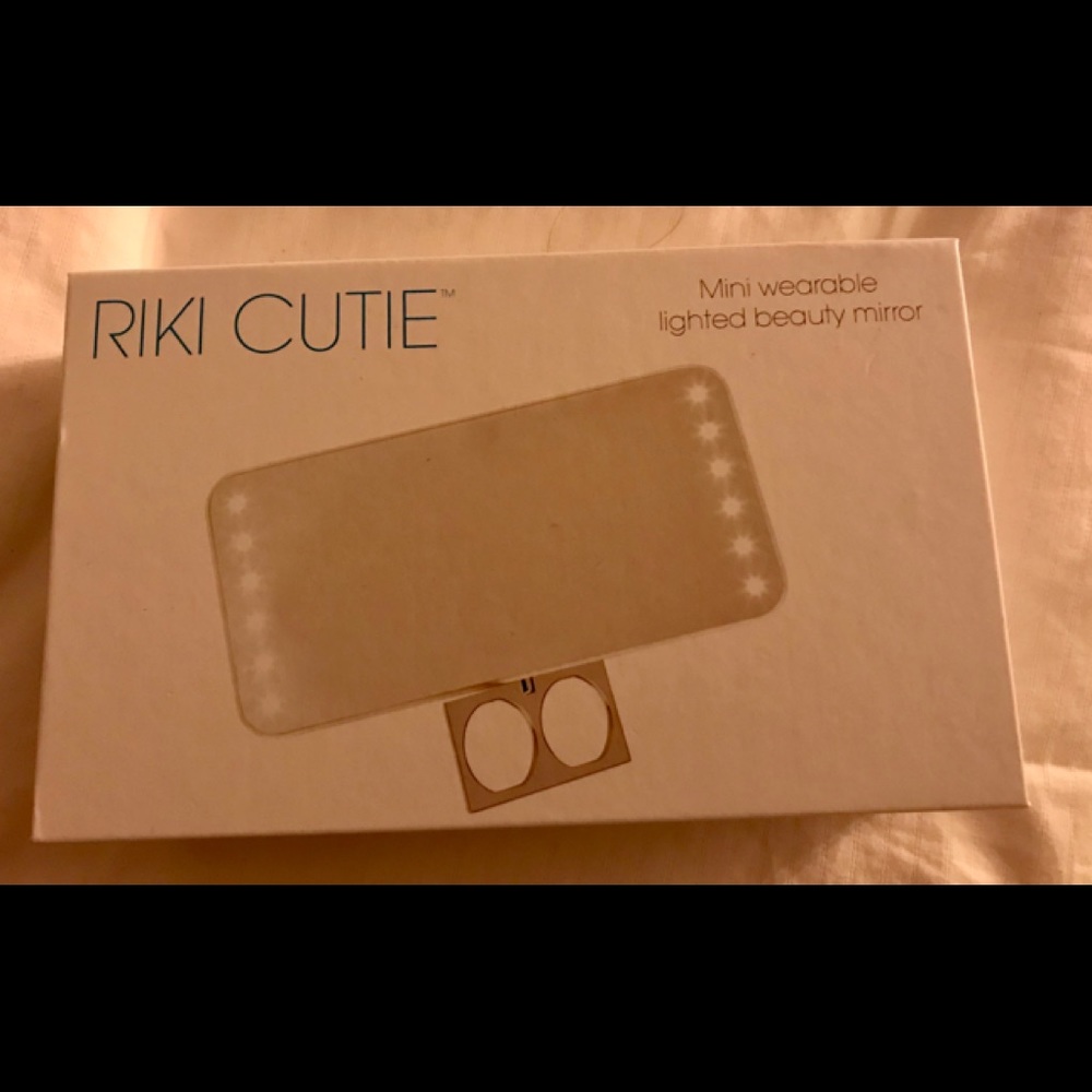 Riki Cutie Portable Makeup Mirror